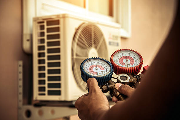 Professional Ac Installation technician working in San Pedro, CA
